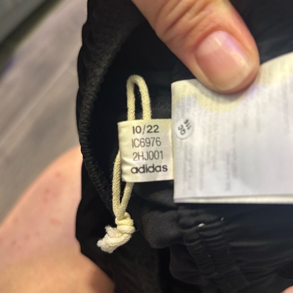 ⭐️ 3/$21 ⭐️ Adidas Men's Train Essentials Woven Athletic Training Black Shorts - Picture 4 of 8